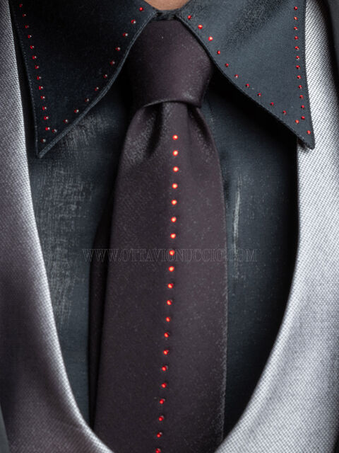 Cravatta e Fazzoletto in lurex nero con strass applicato