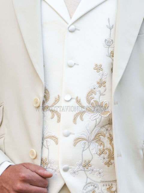Gilet con rever raso e ricami macramè sul davanti