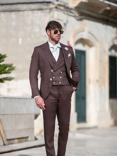 Abito matrimonio uomo marrone con gilet doppiopetto