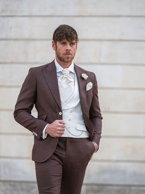 Abito matrimonio uomo marrone con gilet avorio