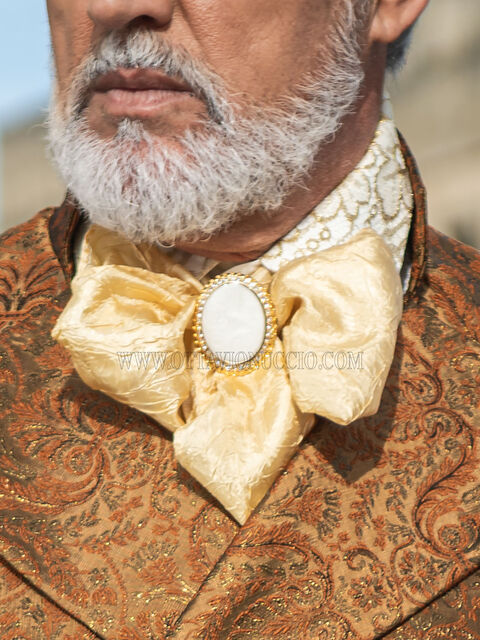 Foulard e Fazzoletto tessuto stropicciato beige