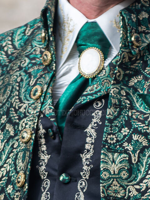 Cravattone annodato e Fazzoletto lurex verde