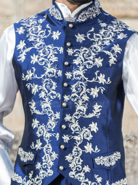 Gilet collo coreano in tessuto blu royal ricamato argento