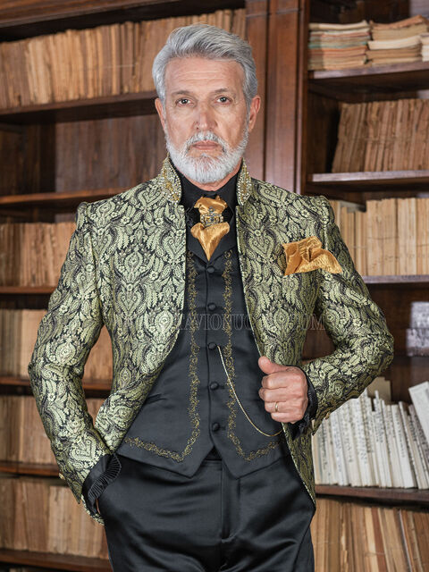 Vestito sposo gotico broccato oro con passamaneria sul collo coreano
