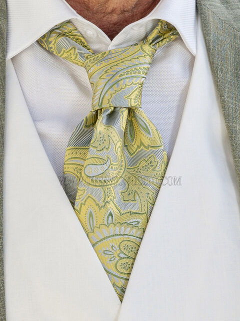 Cravatta in seta jacquard con diegno cahemere verde