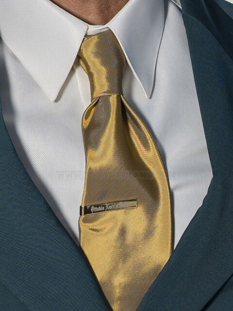 Cravatta e fazzoletto color giallo oro